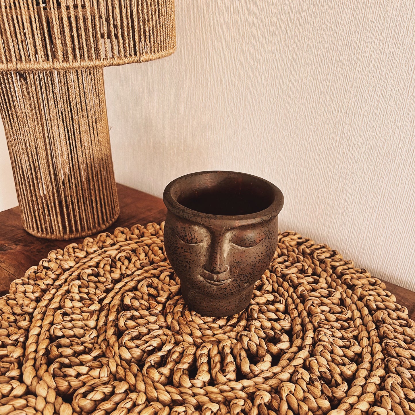 Blumentopf braun Gesicht