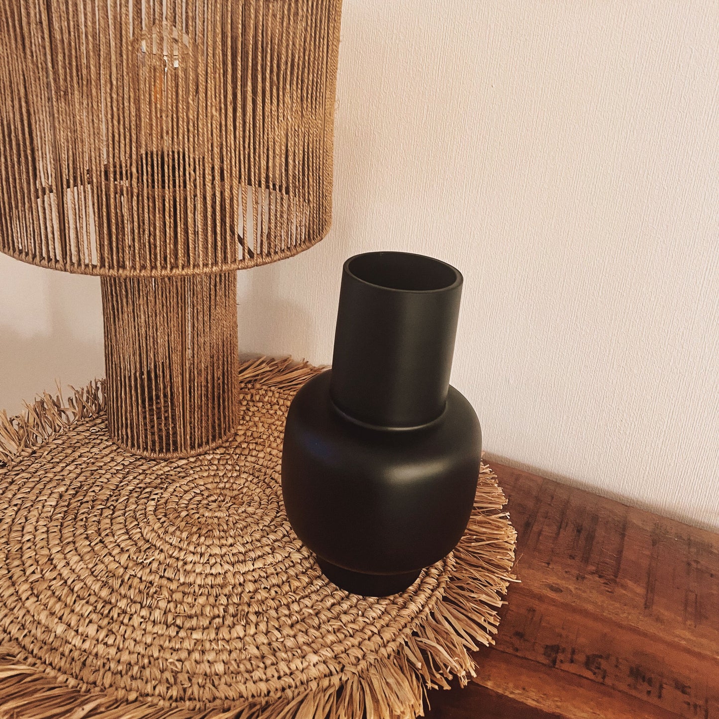 Vase schwarz 2geteilt