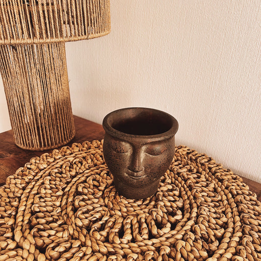 Blumentopf braun Gesicht